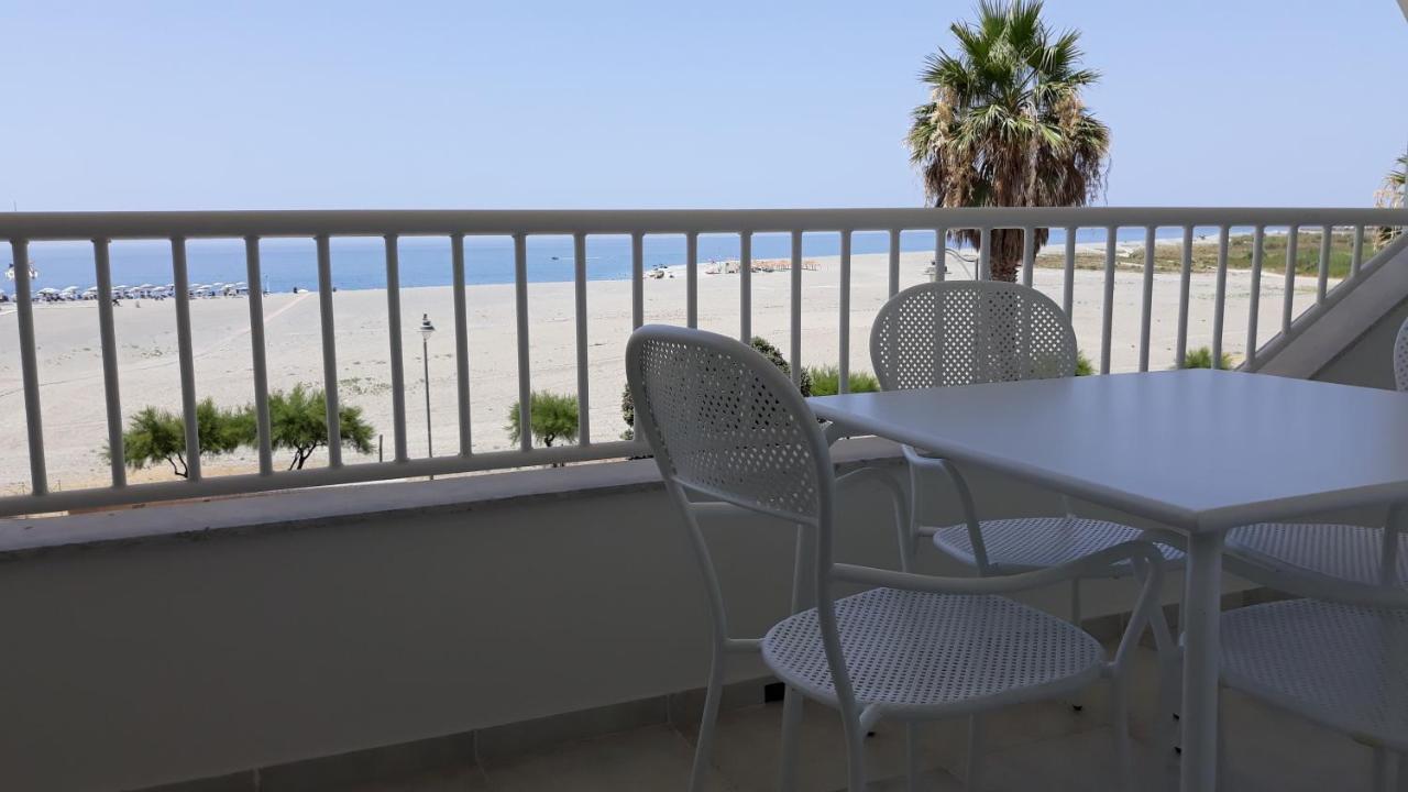 Mare Blu Apartment Gizzeria Bagian luar foto